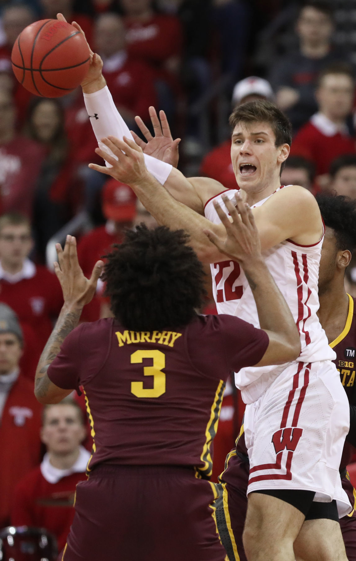 Golden Gophers 59, Badgers 52
